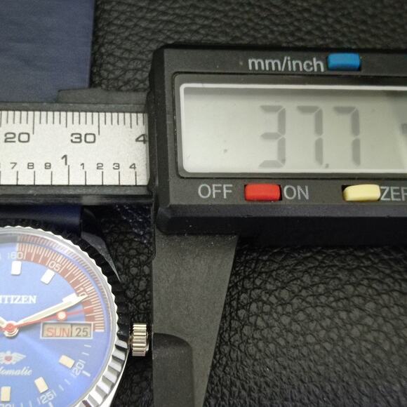 Vintage 1970 Citizen Automatic Mens Silver Watch W/daydate & Blue accents - Picture 7 of 10